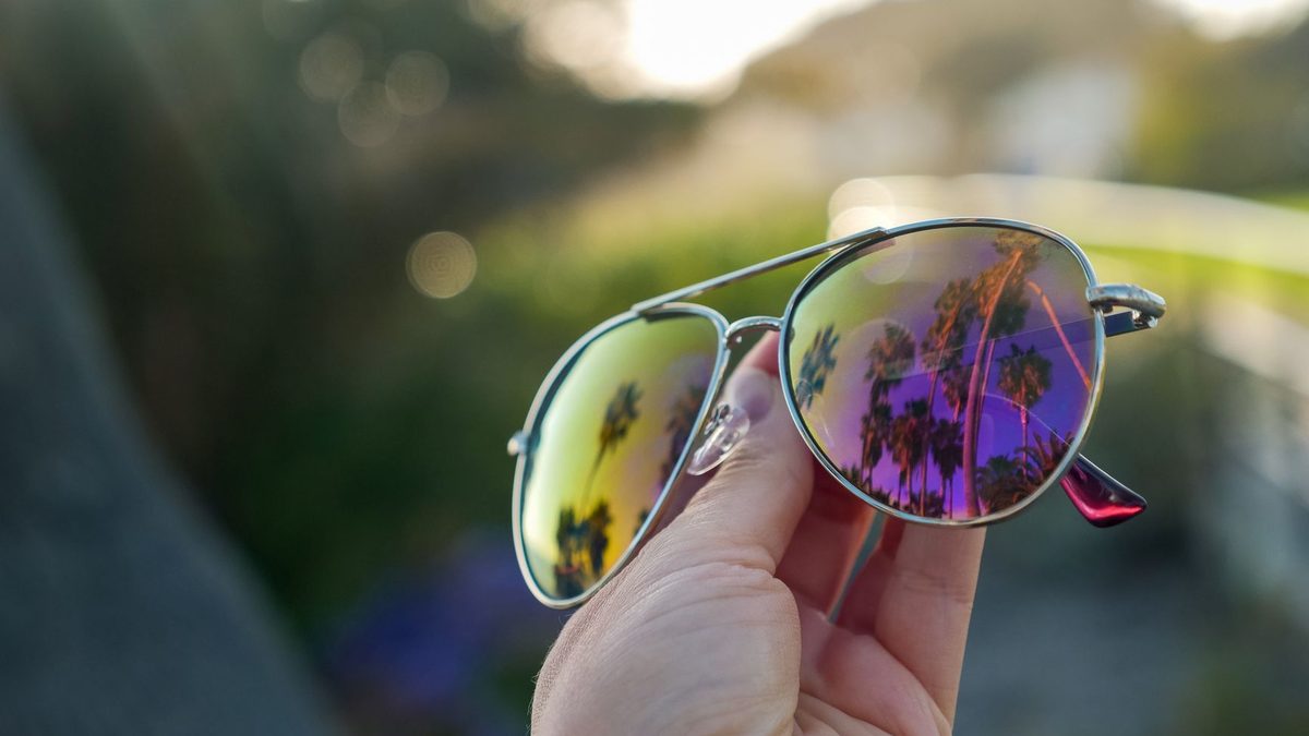 Beda lensa polarized dan anti UV pada sunglasses premium Gucci dan YSL